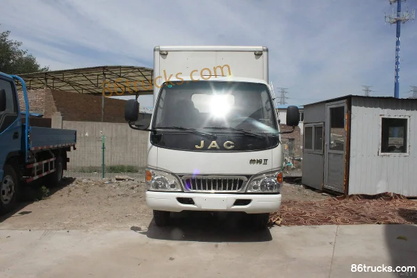 JAC Shuailing K340 152 hp 4X2(6 wheels) 4.12m single-row box van truck Exterior (2) | 86Trucks