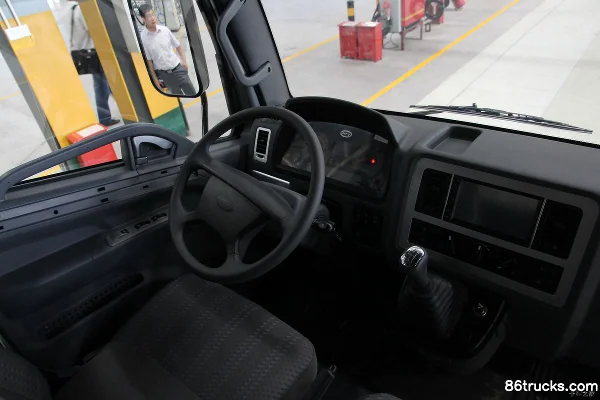 Karry Green Card S 117hp 4X2(6 wheels) 4m one-and-a-half-row van light truck (mid-body) Cab (3) | 86Trucks