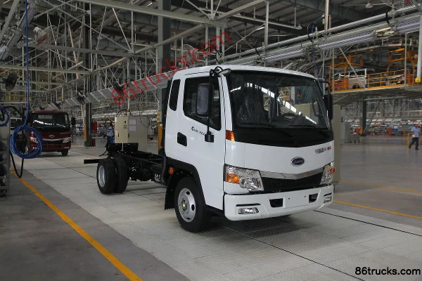 Karry Green Card S 117hp 4X2(6 wheels) 4m one-and-a-half-row van light truck (mid-body) Exterior (3) | 86Trucks