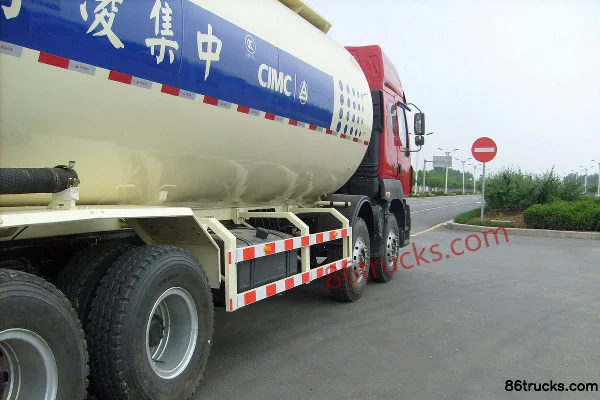 Dongfeng Liuqi Balong 507 340 ch 8X4(12 roues) Camion citerne pour matériaux pulvérulents (marque CIMC) Cabine (1) | 86Trucks