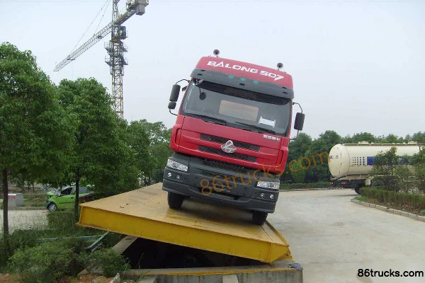 Dongfeng Liuqi Balong 507 340 ch 8X4(12 roues) Camion citerne pour matériaux pulvérulents (marque CIMC) Extérieur (3) | 86Trucks