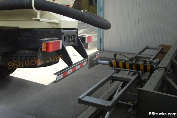 Dongfeng Commercial Vehicle Tianlong 270 hp 6X4(10 wheels) Bulk Powder Material Truck (CIMC Brand) Cab (1) | 86Trucks