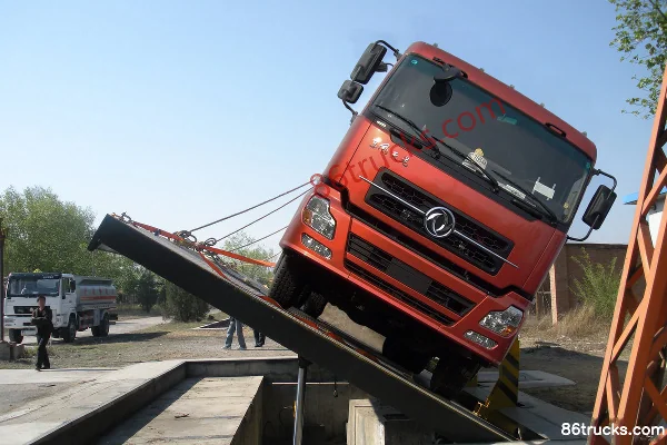 Dongfeng Commercial Vehicle Tianlong 270 hp 6X4(10 wheels) Bulk Powder Material Truck (CIMC Brand) Exterior (2) | 86Trucks