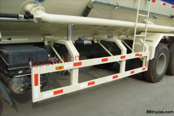 FAW Jiefang Aowei (J5P) 280 ch 8X4(12 roues) camion citerne pour matériaux en poudre (marque Lingyu) Cabine (3) | 86Trucks