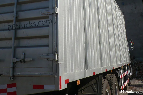 SHACMAN Delong F3000 Heavy Truck 336 hp 8X4(12 wheels) 9.4m Van Cargo Truck (Lightweight Version) Cab (2) | 86Trucks