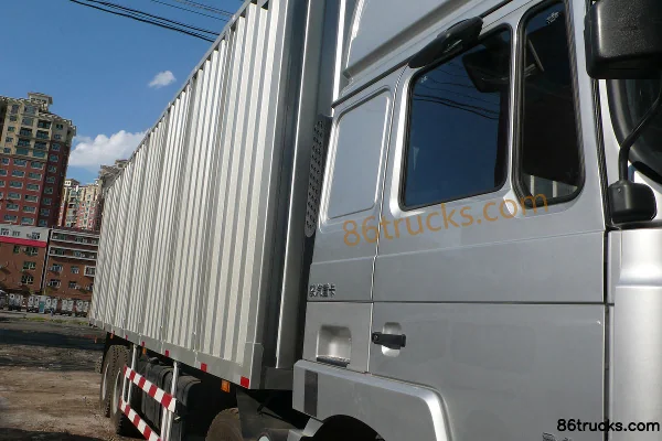 SHACMAN Delong F3000 Heavy Truck 336 hp 8X4(12 wheels) 9.4m Van Cargo Truck (Lightweight Version) Cab (1) | 86Trucks