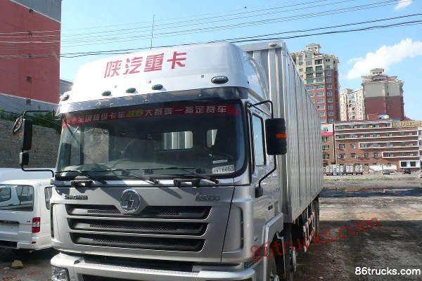 SHACMAN Delong F3000 Heavy Truck 336 hp 8X4(12 wheels) 9.4m Van Cargo Truck (Lightweight Version) Exterior