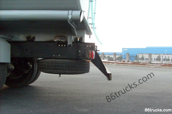 FAW Jiefang J6 350 hp 8X4(12 wheels) Chemical Liquid Transport Truck (CIMC) Cab (3) | 86Trucks