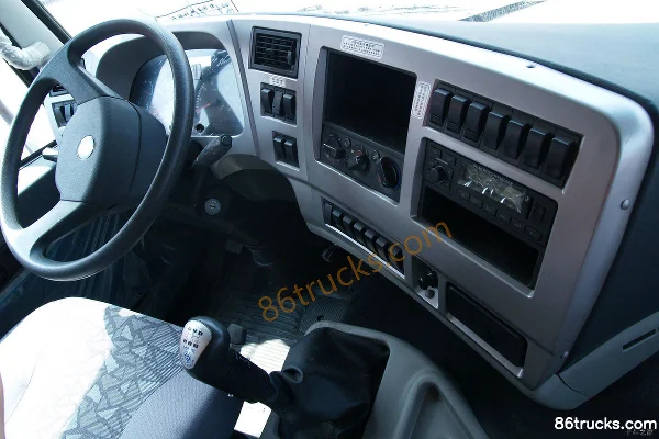 Jinggong Yuanzheng tracteur routier 340 ch 6X4(10 roues) Cabine (2) | 86Trucks