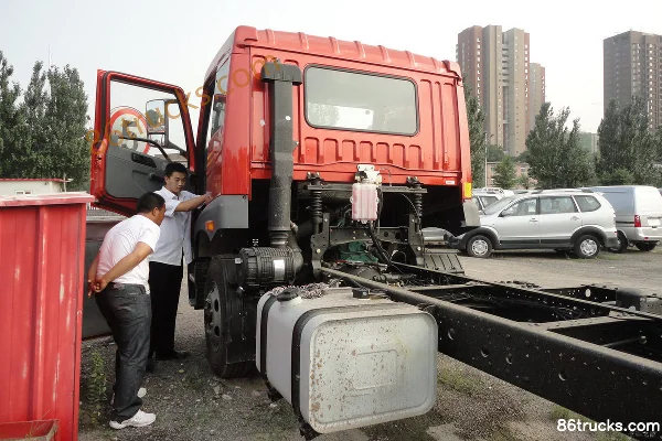 FAW Jiefang Qingdao New Hanwei (J5M) Medium Truck 160 hp 4X2(6 wheels) 6.75m Grain Van Cargo Truck (Chassis) Exterior (3) | 86Trucks