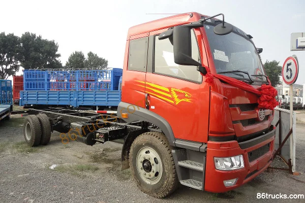 FAW Jiefang Qingdao New Hanwei (J5M) Medium Truck 160 hp 4X2(6 wheels) 6.75m Grain Van Cargo Truck (Chassis) Exterior (2) | 86Trucks