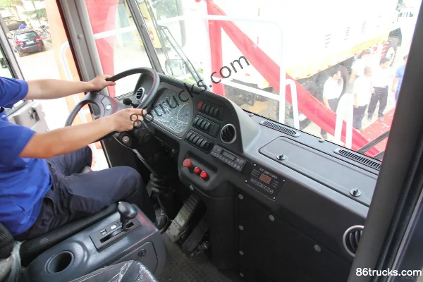 Yutong 533 hp 4X2(6 wheels) wide-body mining dump truck Cab (3) | 86Trucks