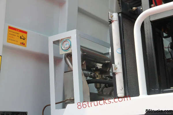 Yutong 380 hp 6X4(10 wheels) Wide-body Mining Dump Truck Chassis (1) | 86Trucks