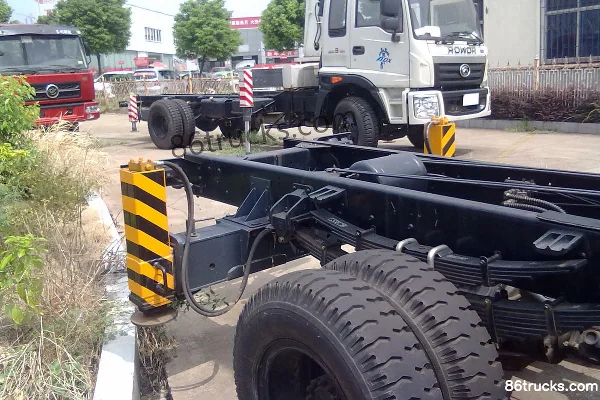 Shidai Jingang 125 hp 4X2(6 wheels) truck-mounted crane Chassis (3) | 86Trucks