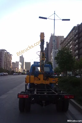 Shidai Jingang 100 hp 4X2(6 wheels) truck-mounted crane Chassis (3) | 86Trucks