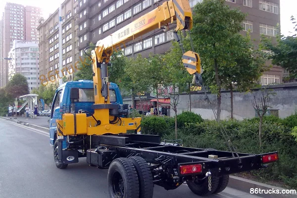 Shidai Jingang 100 hp 4X2(6 wheels) truck-mounted crane Chassis (2) | 86Trucks