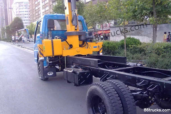Shidai Jingang 100 hp 4X2(6 wheels) truck-mounted crane Chassis (1) | 86Trucks
