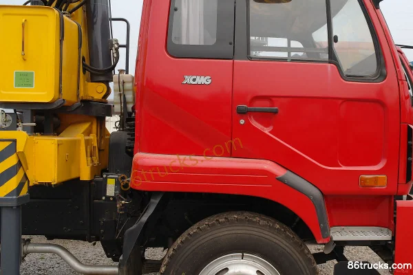 XCMG Ruilong 180 hp 4X2(6 wheels) Truck-Mounted Crane (XCMG brand) Chassis (3) | 86Trucks