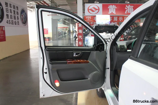 Huanghai Dachai Shen Supreme Edition Luxury 2012 2WD 3.2L Diesel Double Cab Pickup Chassis (3) | 86Trucks