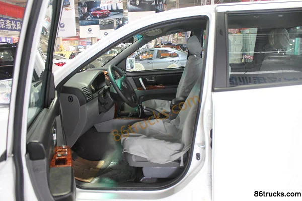 Huanghai Dachai Shen Supreme Edition Luxury 2012 2WD 3.2L Diesel Double Cab Pickup Chassis (1) | 86Trucks