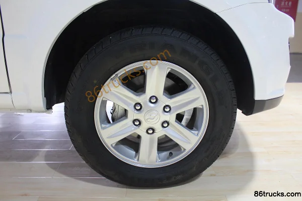 Huanghai Dachai Shen Supreme Edition Luxury 2012 2WD 3.2L Diesel Double Cab Pickup Body (1) | 86Trucks