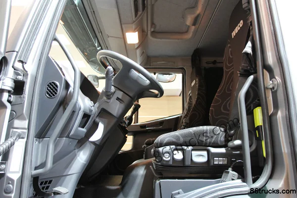 IVECO EuroCargo series 299 hp 4X2(6 wheels) cargo truck Cab (2) | 86Trucks