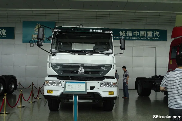 Sinotruk Golden Prince Heavy Truck 336 hp 6X4(10 wheels) Tractor Truck (Elite Edition) Exterior