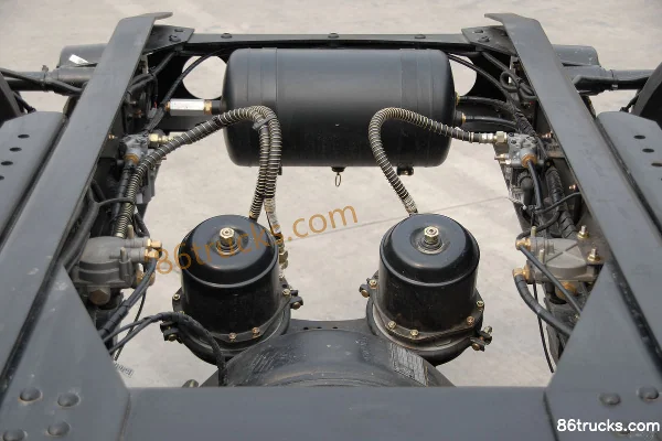 Dayun N8E Series Heavy Truck 290 hp 4X2(6 wheels) Tractor Truck (Lightweight) Cab (2) | 86Trucks