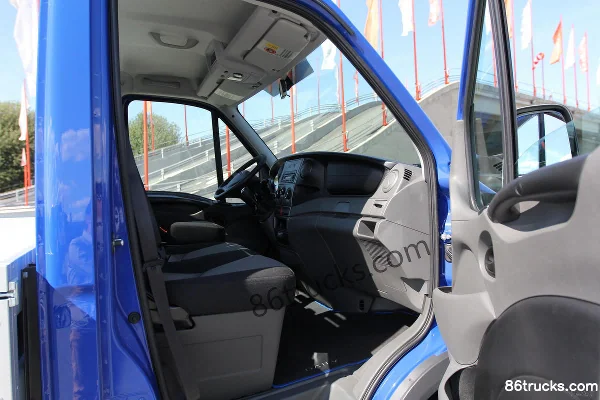 IVECO Daily camion moyen 146 ch 4X2(6 roues) porteur à ridelles cabine simple (1) | 86Trucks