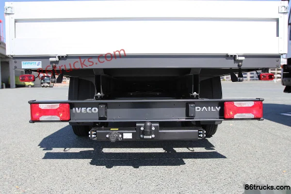 IVECO Daily camion moyen 146 ch 4X2(6 roues) porteur à ridelles cabine simple Châssis (1) | 86Trucks