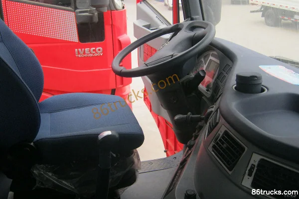 Hongyan Genlyon 340 ch 6X4(10 roues) tracteur routier Cabine (3) | 86Trucks