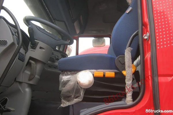 Hongyan Genlyon 340 ch 6X4(10 roues) tracteur routier Cabine (2) | 86Trucks
