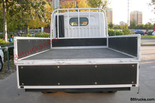Zhengzhou Nissan Cabstar 130hp 4X2(6 wheels) 3.2m double-row flatbed light truck Body (2) | 86Trucks