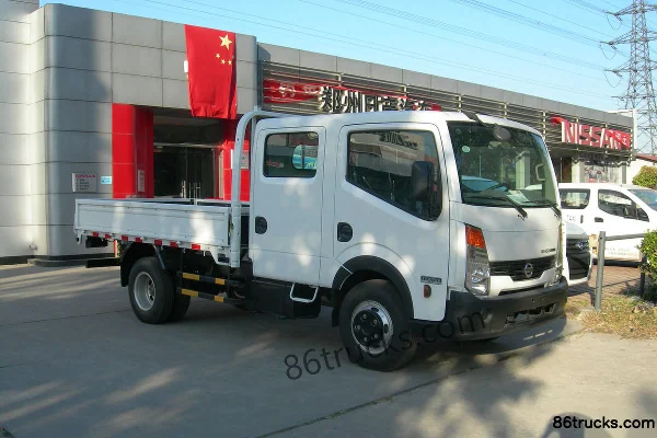 Zhengzhou Nissan Cabstar 130hp 4X2(6 wheels) 3.2m double-row flatbed light truck Exterior (3) | 86Trucks