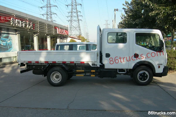 Zhengzhou Nissan Cabstar 130hp 4X2(6 wheels) 3.2m double-row flatbed light truck Exterior (2) | 86Trucks