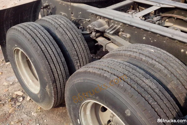 FAW Jiefang Qingdao New Hanwei (J5M) Heavy Truck 310 hp 6X2(8 wheels) Tractor Truck (Rear Axle Floating) Chassis (2) | 86Trucks