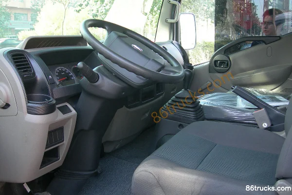 Zhengzhou Nissan Cabstar 130hp 4X2(6 wheels) 3m Single Row Van Light Truck (1) | 86Trucks