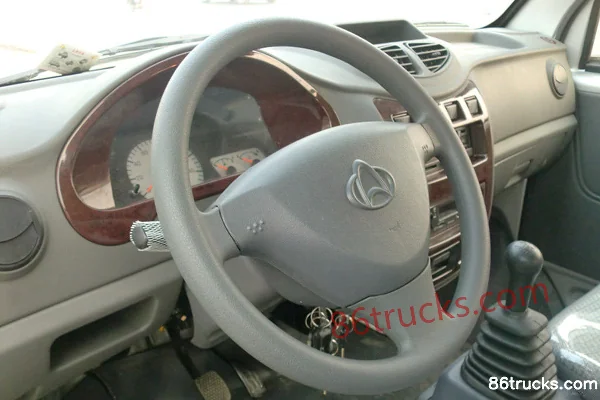 Changan Kuayue New Leopard King 1.8L 62hp 4X2(6 wheels) 3.4m single-row van mini truck Cab (1) | 86Trucks