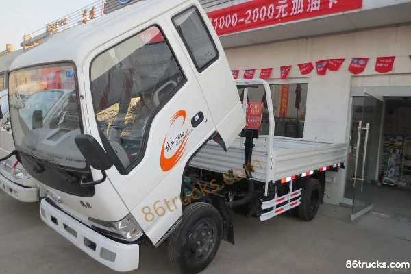 FAW-GM Small FAW Jiefang 120hp 4X2(6 wheels) 4.7m Semi-row Flatbed Cargo Truck Exterior (3) | 86Trucks