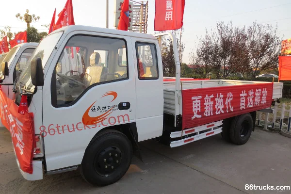 FAW-GM Small FAW Jiefang 120hp 4X2(6 wheels) 4.7m Semi-row Flatbed Cargo Truck Exterior (2) | 86Trucks