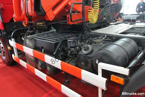 FAW Jiefang J6P 350 hp 6X4(10 wheels) Truck Mounted Crane Cab (1) | 86Trucks