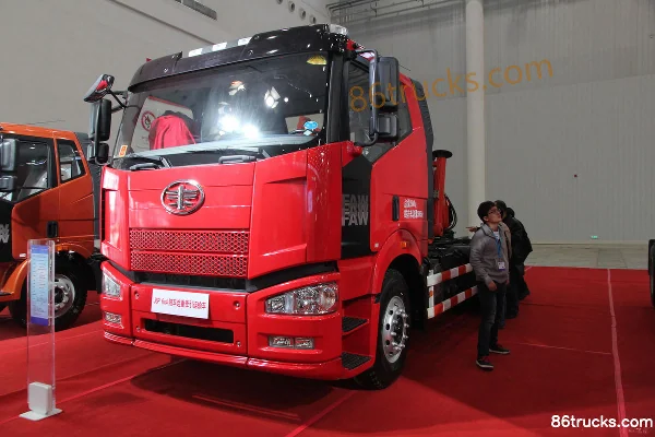 FAW Jiefang J6P 350 hp 6X4(10 wheels) Truck Mounted Crane Exterior (3) | 86Trucks