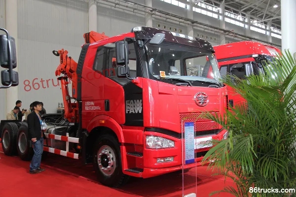 FAW Jiefang J6P 350 hp 6X4(10 wheels) Truck Mounted Crane Exterior (2) | 86Trucks