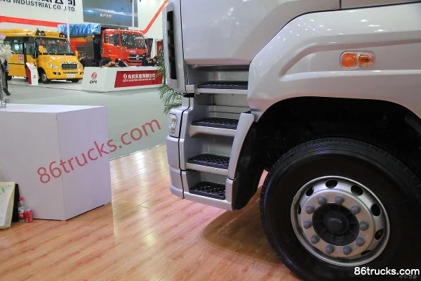 Dongfeng Liuqi Chenglong Cummins M7C camion lourd 380 ch 6X4(10 roues) tracteur routier Châssis (3) | 86Trucks