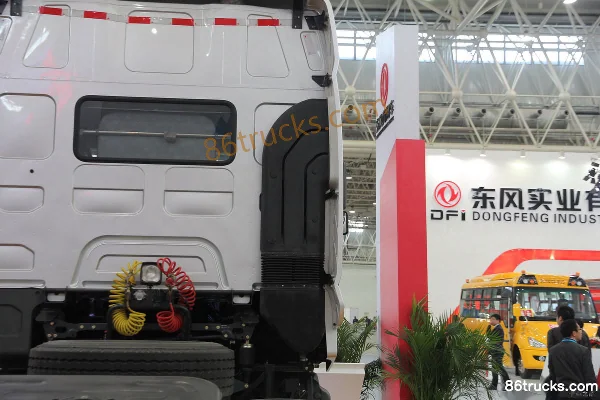 Dongfeng Liuqi Chenglong Cummins M7C camion lourd 380 ch 6X4(10 roues) tracteur routier Châssis (2) | 86Trucks
