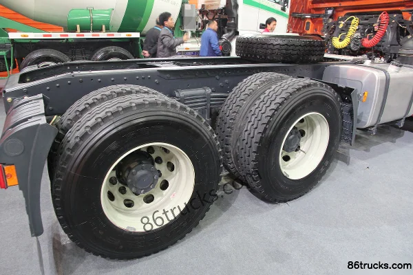 Union Truck U340 340 hp 6X4(10 wheels) Tractor Truck Chassis (2) | 86Trucks