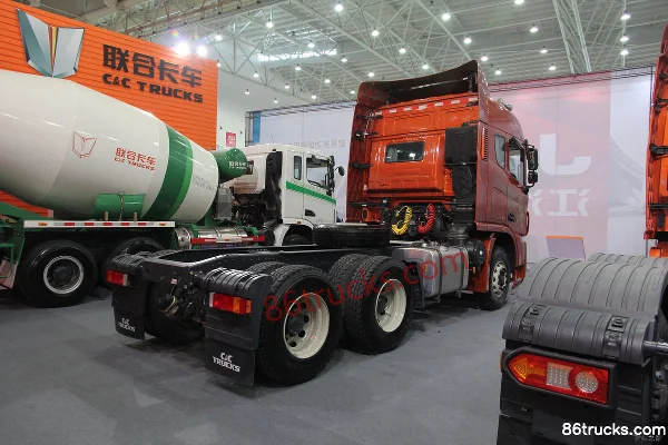 Union Truck U340 340 hp 6X4(10 wheels) Tractor Truck Exterior (3) | 86Trucks