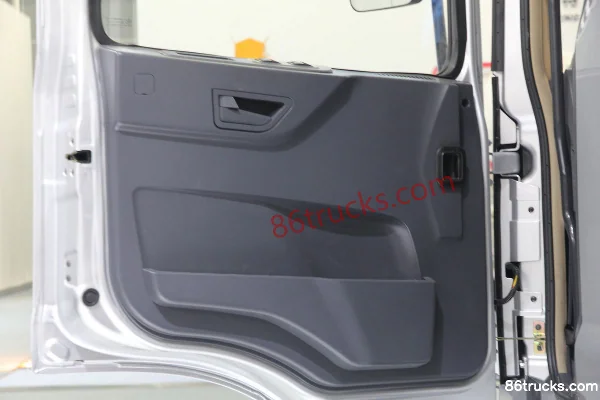 Dongfeng Yuhu 190 hp 4X2(6 wheels) Flatbed Truck Cab (2) | 86Trucks