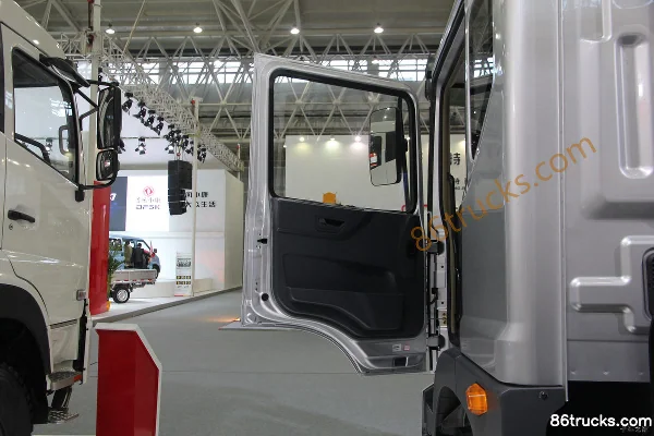 Dongfeng Yuhu 190 hp 4X2(6 wheels) Flatbed Truck Cab (1) | 86Trucks