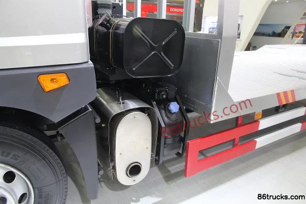Dongfeng Yuhu 190 hp 4X2(6 wheels) Flatbed Truck Chassis (1) | 86Trucks